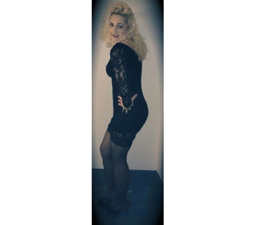 Jolie blonde Gabi, douce et tendre